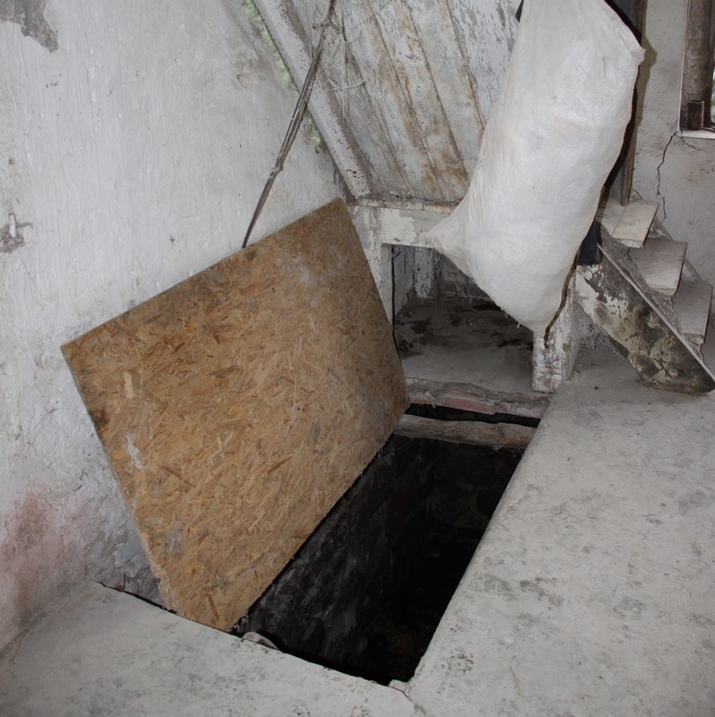 Wejście do jednej z piwnic, fot. Rafał Borzyszkowski