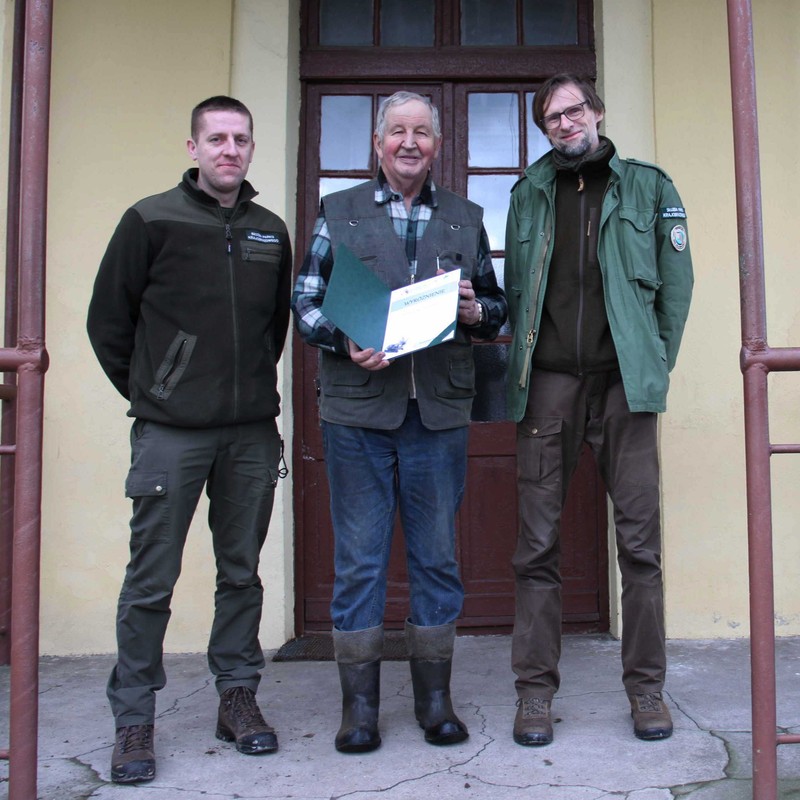 Wyróżnienie „przyjaciel nietoperzy” otrzymał m.in. Pan Jan Piasek z Kamienicy, fot. archiwum TPK