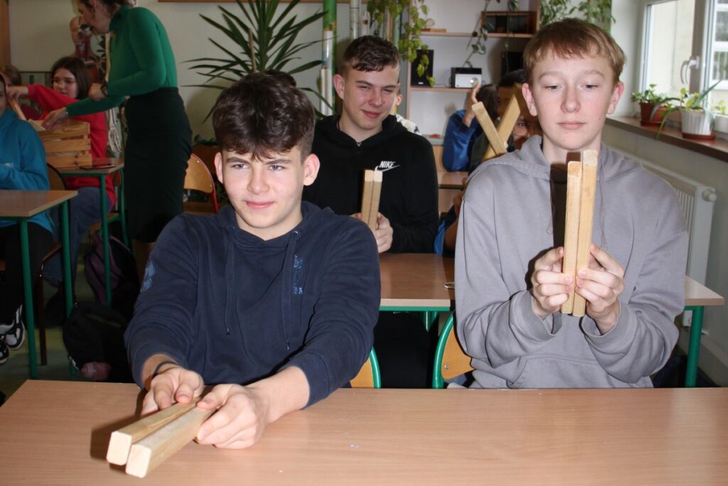 Odtwarzamy klekot - rytuał godowy i oznajmiający zajęcie gniazda, fot. D. Borzyszkowska