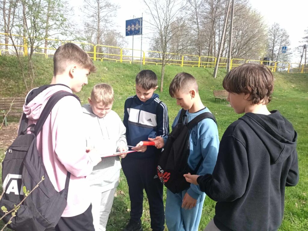 Zajęcia terenowe - rozwiązywanie zadań, fot. WPK