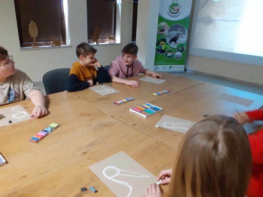 Najważniejsze, to przygotować szkic - instruktaż, jak narysować bociana białego, fot. WPK