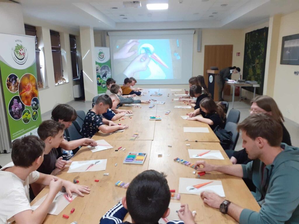 Warsztaty malowania pastelami suchymi bociana białego, fot. WPK