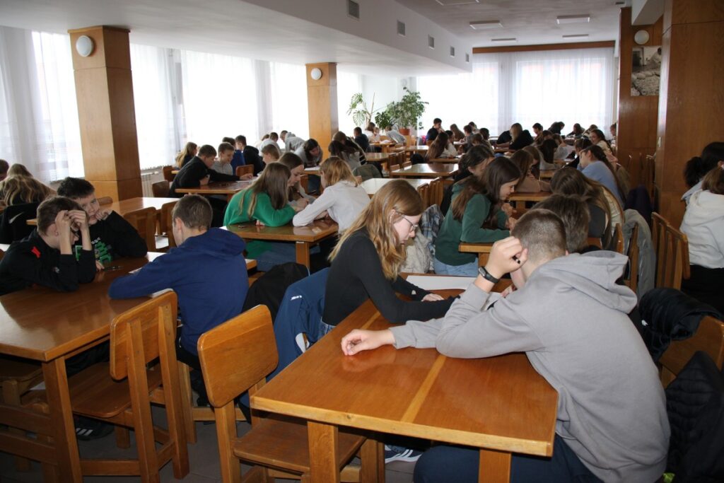 Test rozwiązują klasy V-VIII, fot. D. Borzyszkowska