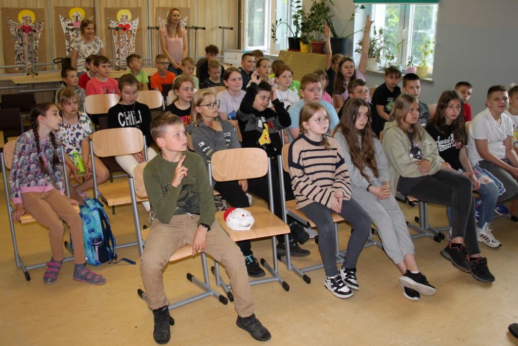 uczniowie SP w Lubiewie, fot. R. Borzyszkowski