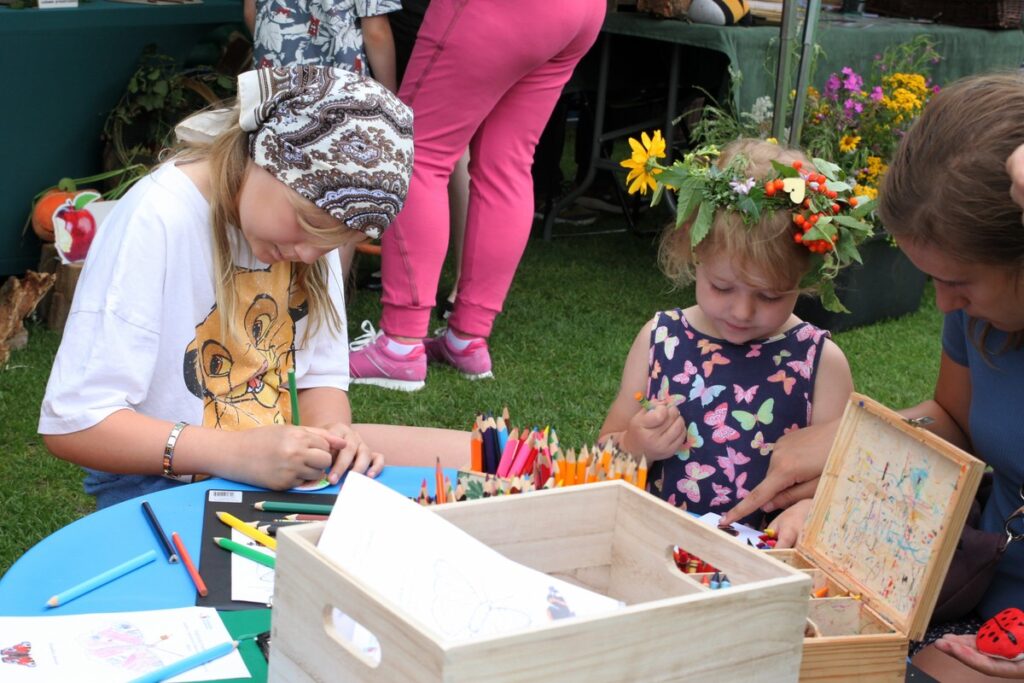 najmłodsi poznaja zapylacze, fot. D.Borzyszkowska