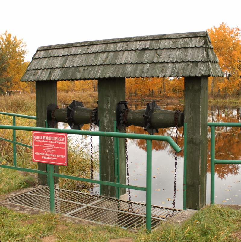 Jaz na kanale Węgornia fot. R. Borzyszkowski