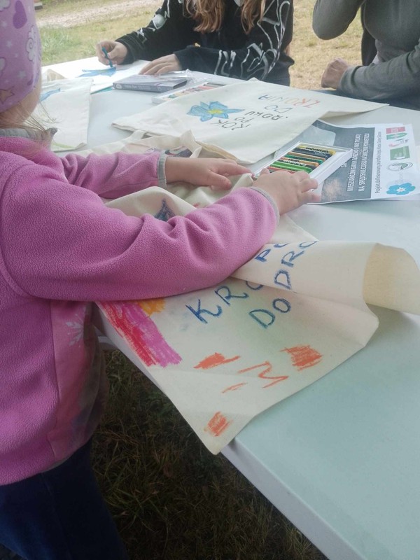 Zdobienie toreb ekologicznych, fot. KGW Zaborowo