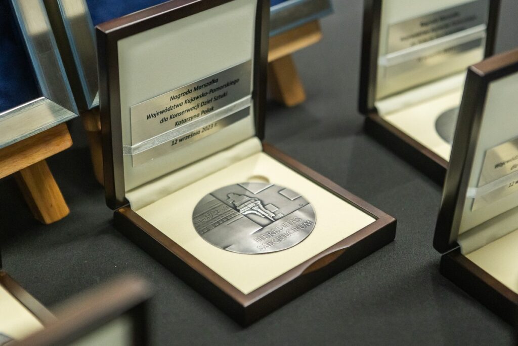 Medale Hereditas Saeculorum fot. Szymon Zdziebło/tarantoga.pl dla UMWKP