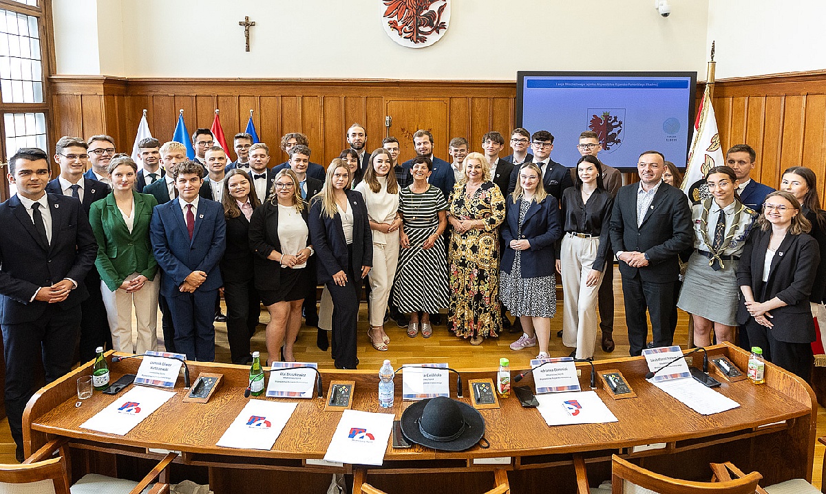 Pierwsze posiedzenie Młodzieżowego Sejmiku Województwa Kujawsko-Pomorskiego drugiej kadencji, fot. Szymon Zdziebło/tarantoga.pl dla UMWKP