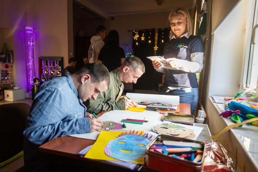 Wizyta w domu pomocy dla niepełnosprawnych z Ukrainy, fot. Szymon Zdziebło/tarantoga.pl dla UMWKP