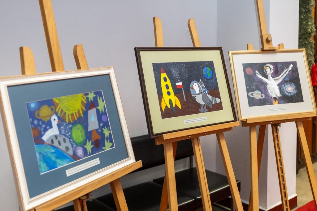 Prace laureatów konkursu gęsinowego, które trafiły na licytacje WOŚP