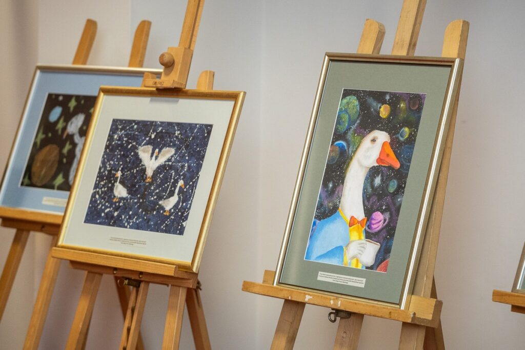 Prace laureatów konkursu gęsinowego, które trafiły na licytacje WOŚP