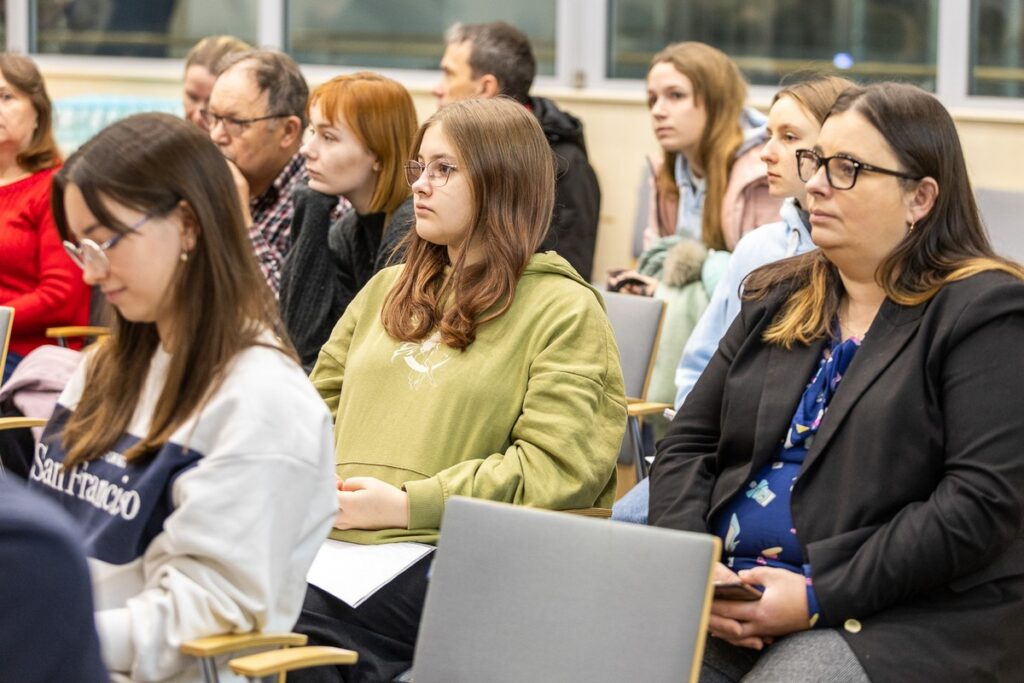 Odprawa przed rejsem po Morzu Śródziemnym fot. Szymon Zdzieblo/tarantoga.pl dla UMWKP