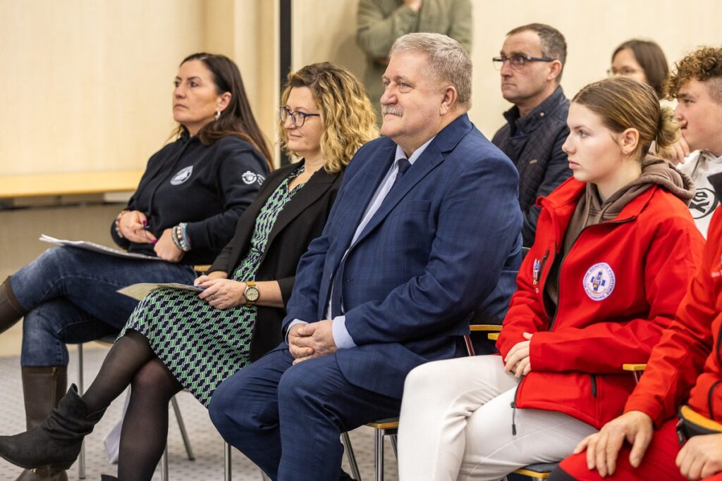 Odprawa przed rejsem po Morzu Śródziemnym fot. Szymon Zdzieblo/tarantoga.pl dla UMWKP