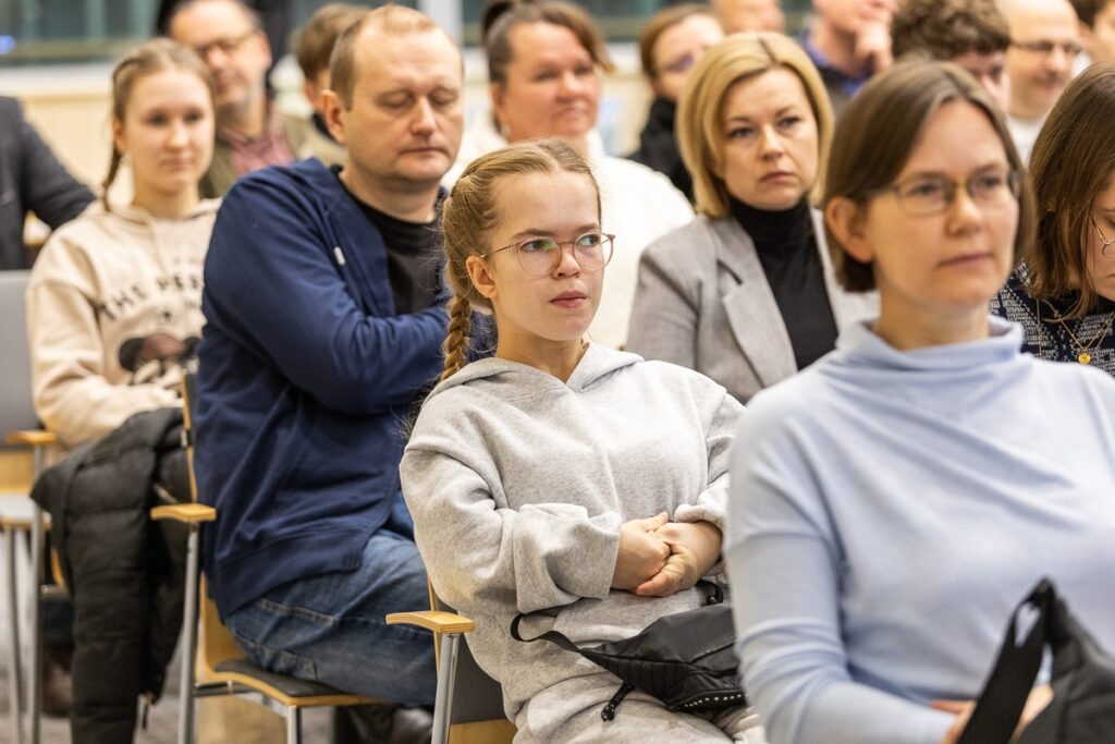 Odprawa przed rejsem po Morzu Śródziemnym fot. Szymon Zdzieblo/tarantoga.pl dla UMWKP