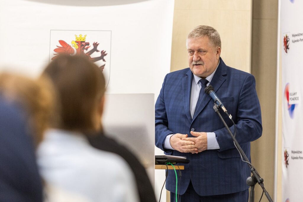 Odprawa przed rejsem po Morzu Śródziemnym fot. Szymon Zdzieblo/tarantoga.pl dla UMWKP