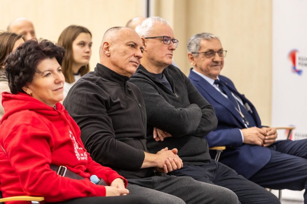 Odprawa przed rejsem po Morzu Śródziemnym fot. Szymon Zdzieblo/tarantoga.pl dla UMWKP