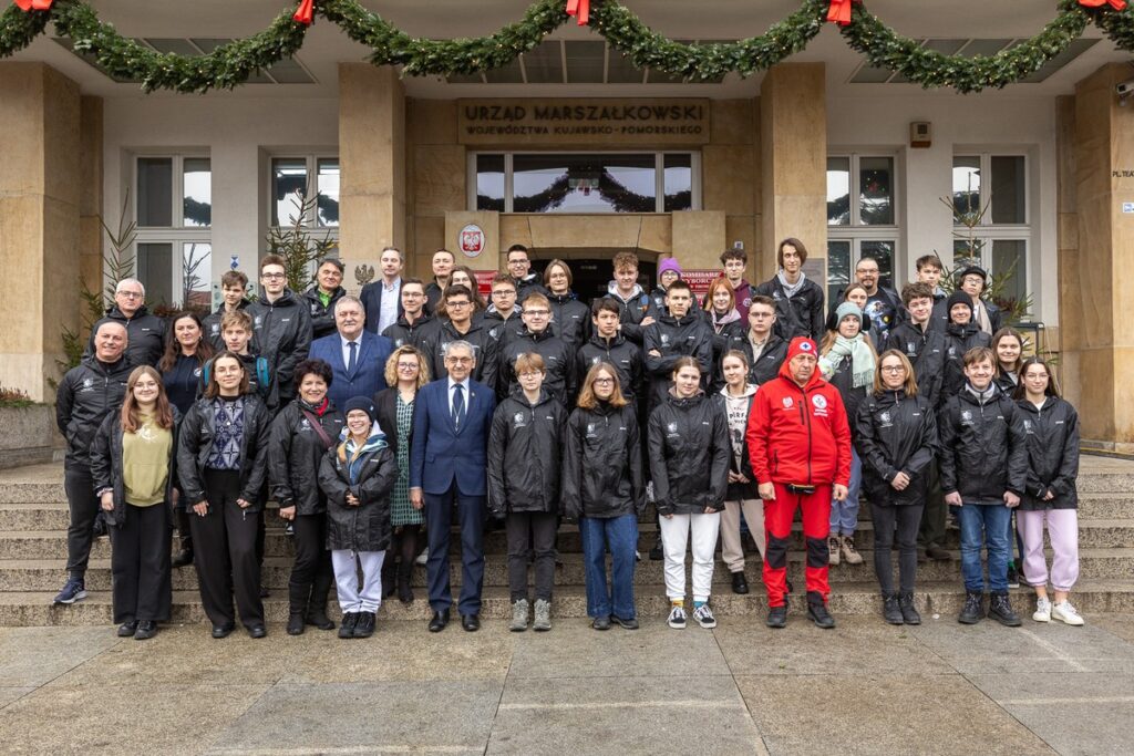 Odprawa przed rejsem po Morzu Śródziemnym fot. Szymon Zdzieblo/tarantoga.pl dla UMWKP