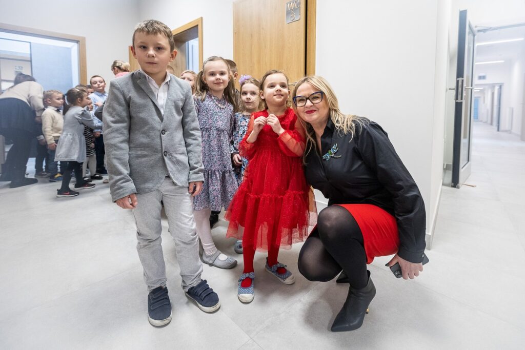 Otwarcie Wielopokoleniowego Centrum Aktywności Rodzinnej w Baruchowie, fot. Szymon Zdziebło/tarantoga.pl dla UMWKP