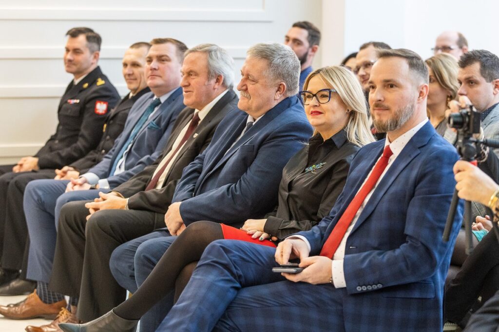 Otwarcie Wielopokoleniowego Centrum Aktywności Rodzinnej w Baruchowie, fot. Szymon Zdziebło/tarantoga.pl dla UMWKP
