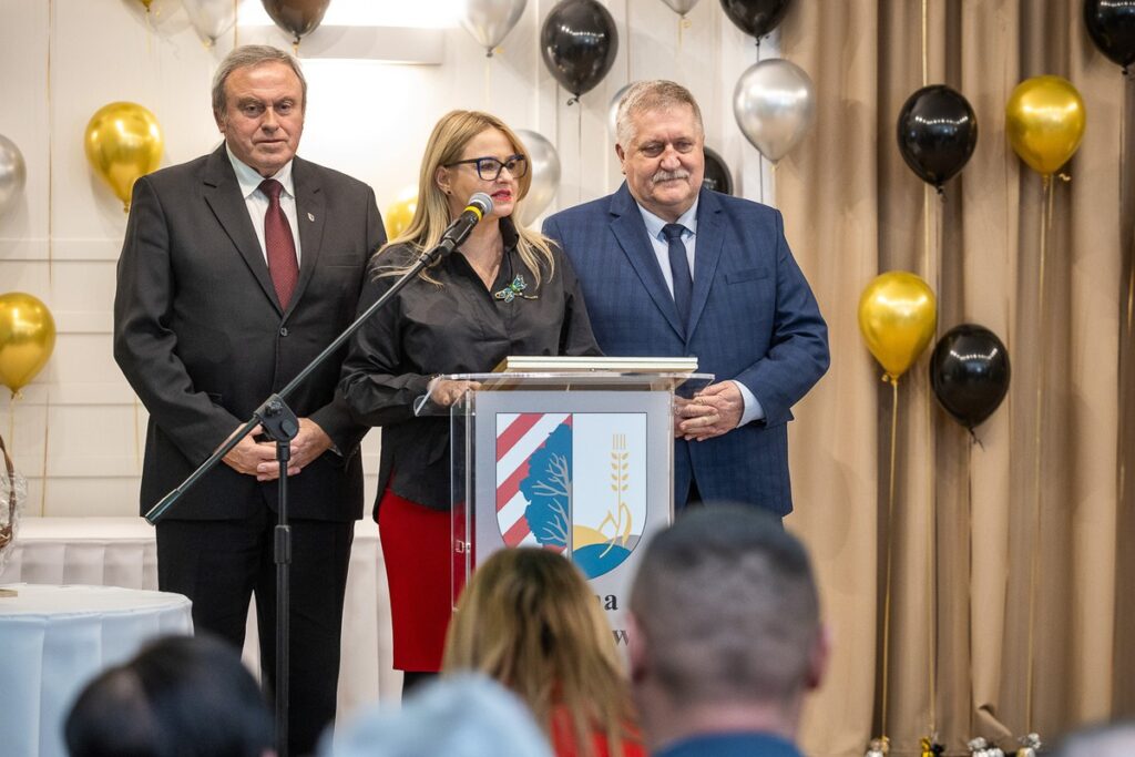 Otwarcie Wielopokoleniowego Centrum Aktywności Rodzinnej w Baruchowie, fot. Szymon Zdziebło/tarantoga.pl dla UMWKP