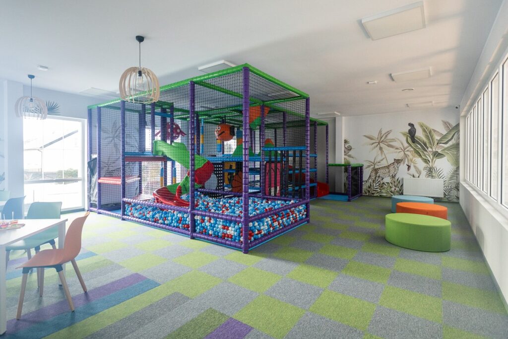 Otwarcie Wielopokoleniowego Centrum Aktywności Rodzinnej w Baruchowie, fot. Szymon Zdziebło/tarantoga.pl dla UMWKP