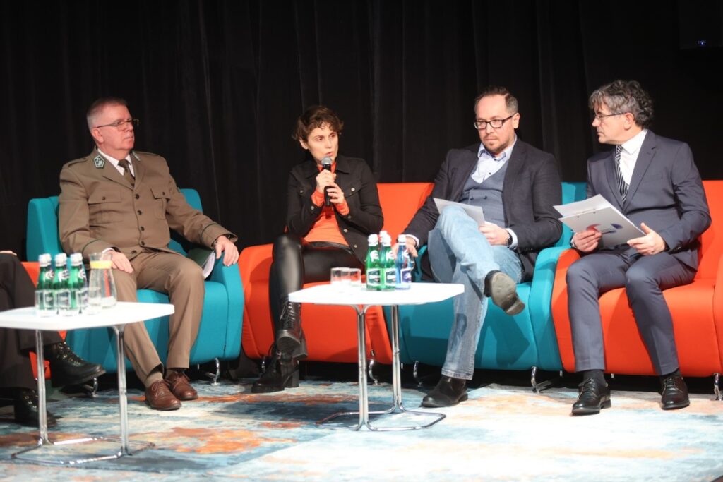 Debata „Uchwała antysmogowa – dobro czy zło”, fot. Mikołaj Kuras dla UMWKP