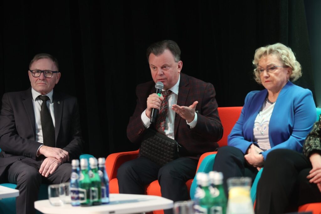 Debata „Uchwała antysmogowa – dobro czy zło”, fot. Mikołaj Kuras dla UMWKP