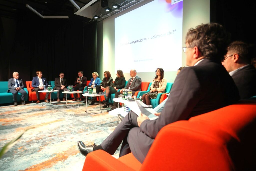 Debata „Uchwała antysmogowa – dobro czy zło”, fot. Mikołaj Kuras dla UMWKP