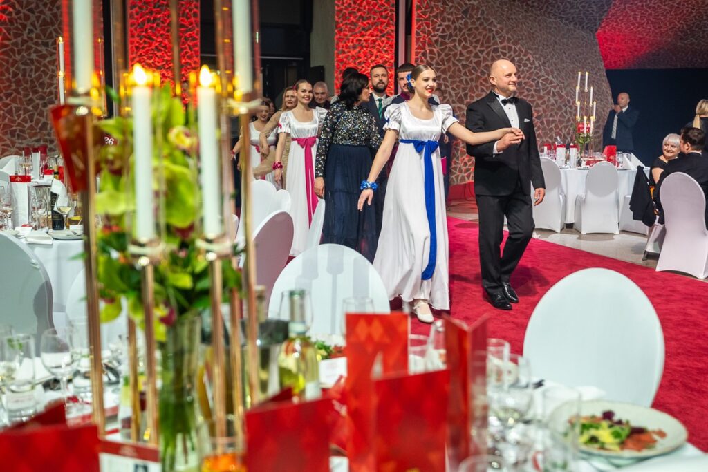 XII Marszałkowski Bal Dobroczynny, fot. Szymon Zdzibło/tarantoga.pl dla UMWKP