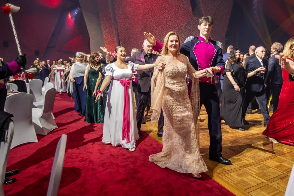 XII Marszałkowski Bal Dobroczynny, fot. Szymon Zdzibło/tarantoga.pl dla UMWKP