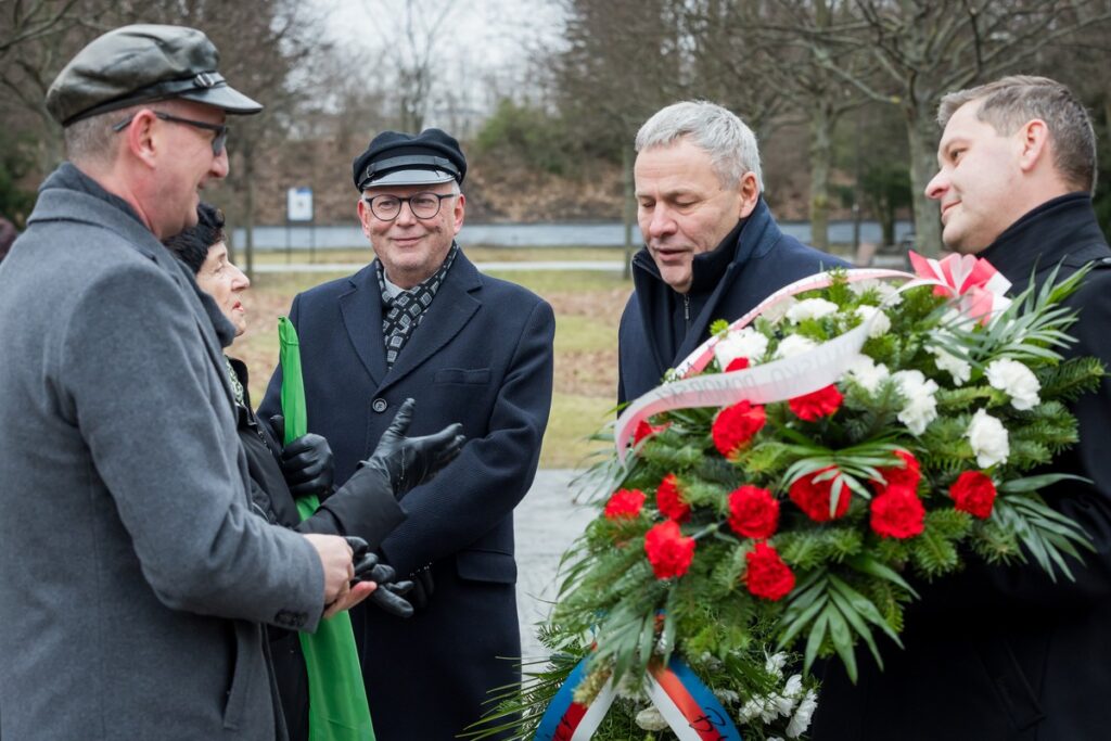 Ceremonia złożenia kwiatów pod bydgoskim pomnikiem Wincentego Witosa, fot. Tomasz Czachorowski/eventphoto.com dla UMWKP