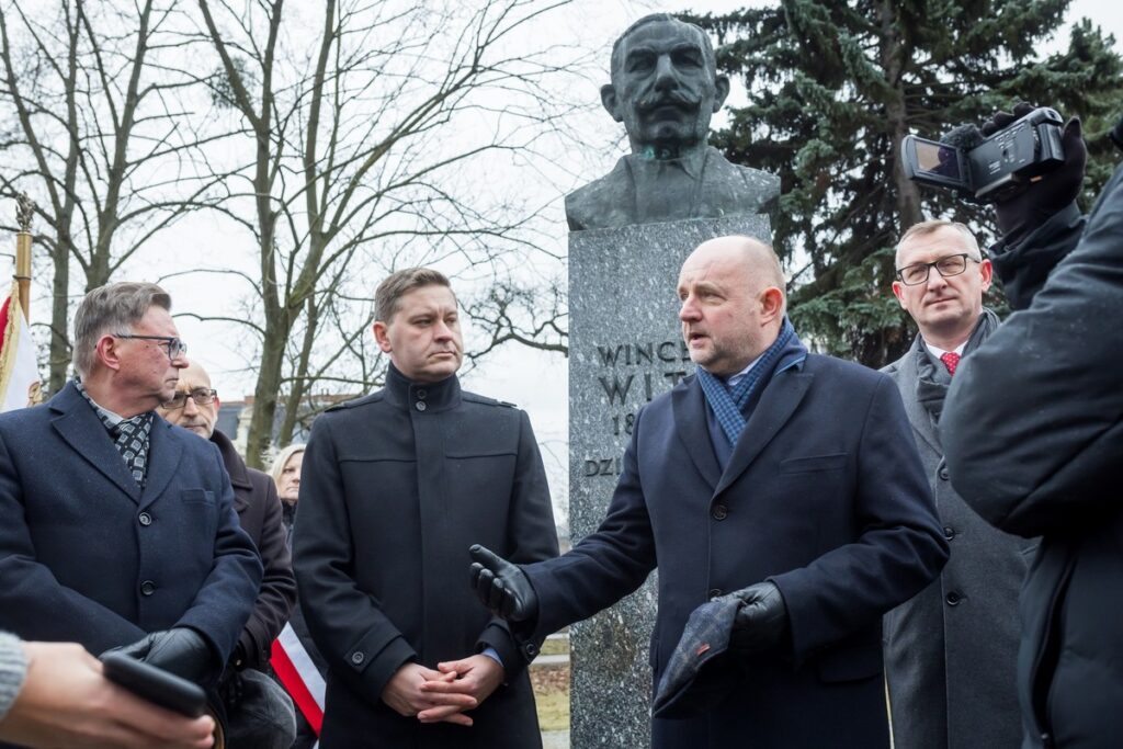Ceremonia złożenia kwiatów pod bydgoskim pomnikiem Wincentego Witosa, fot. Tomasz Czachorowski/eventphoto.com dla UMWKP