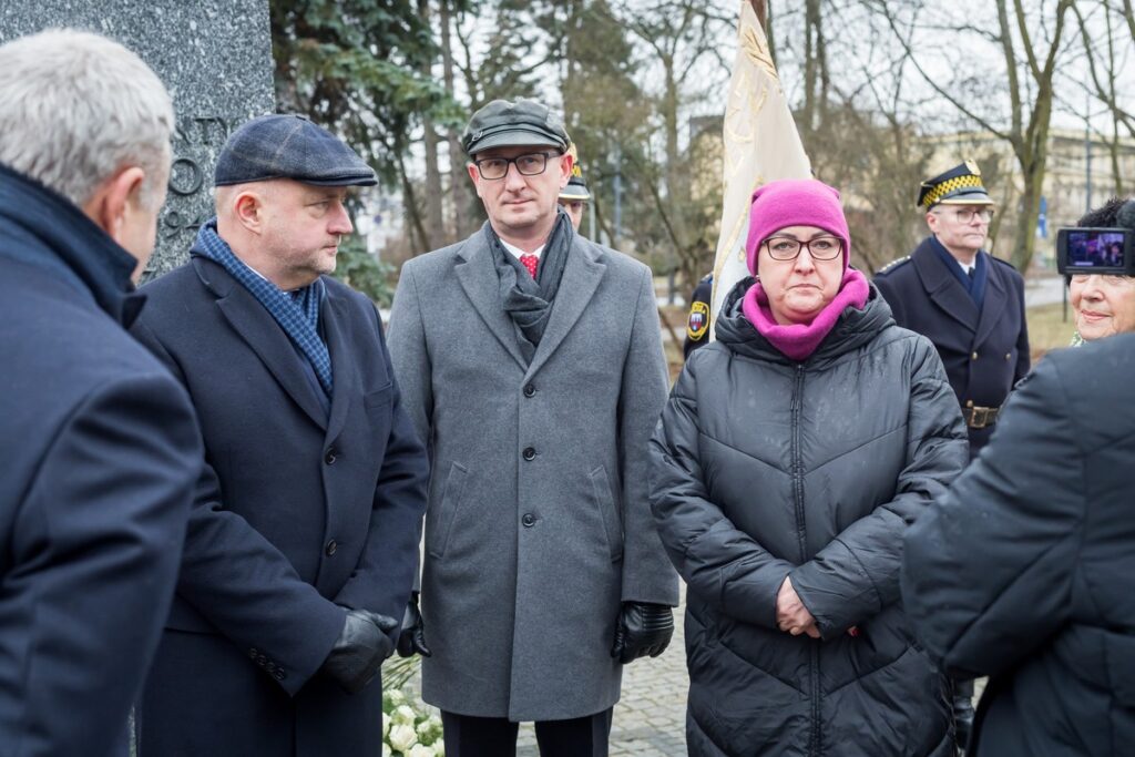 Ceremonia złożenia kwiatów pod bydgoskim pomnikiem Wincentego Witosa, fot. Tomasz Czachorowski/eventphoto.com dla UMWKP