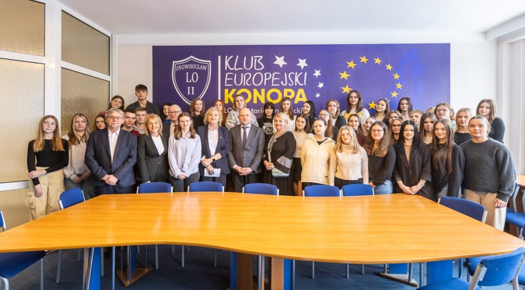 Spotkanie marszałka z członkami Klubu Europejskiego „Konopa”, fot. Szymon Zdziebło/tarantoga.pl dla UMWKP