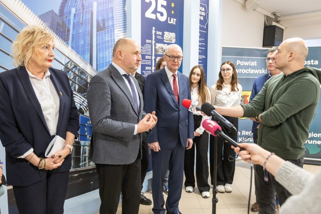 Spotkanie marszałka z członkami Klubu Europejskiego „Konopa”, fot. Szymon Zdziebło/tarantoga.pl dla UMWKP