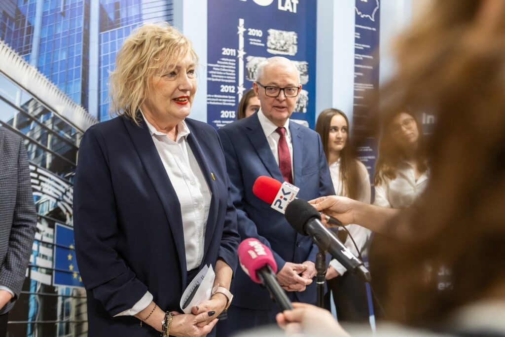 Spotkanie marszałka z członkami Klubu Europejskiego „Konopa”, fot. Szymon Zdziebło/tarantoga.pl dla UMWKP