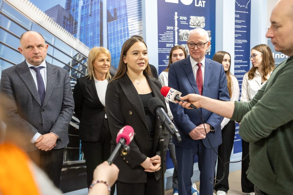 Spotkanie marszałka z członkami Klubu Europejskiego „Konopa”, fot. Szymon Zdziebło/tarantoga.pl dla UMWKP