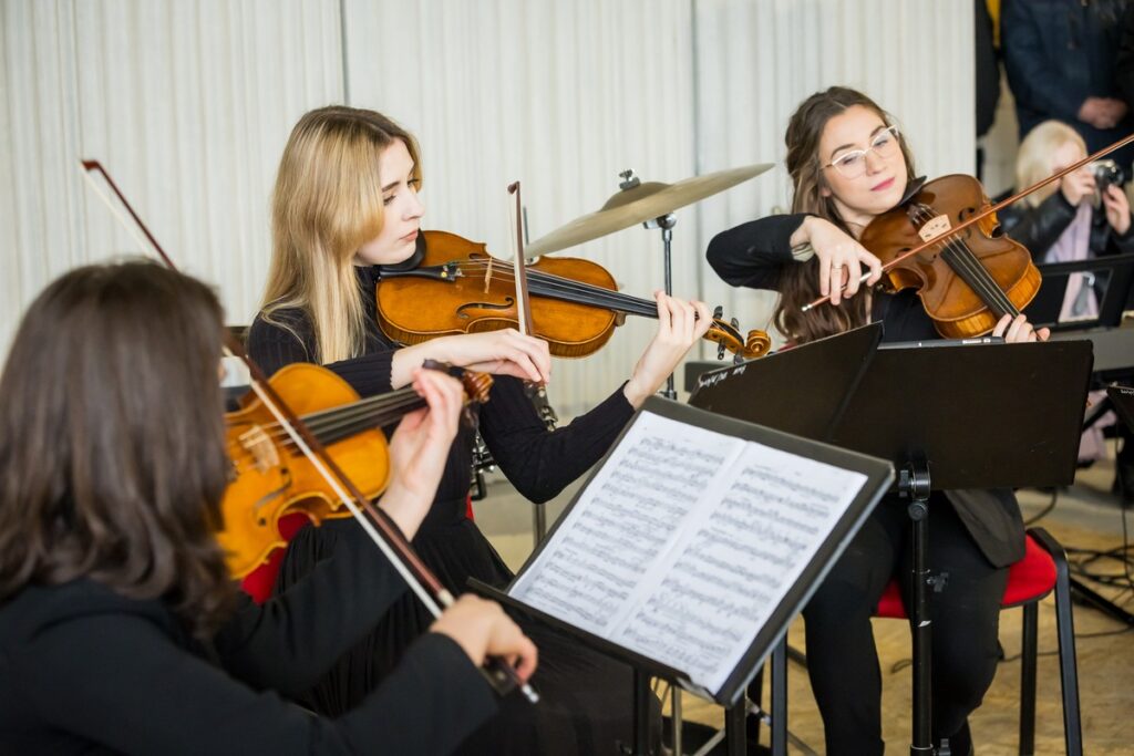 Zawieszenie wiechy na budowie Akademii Muzycznej, fot. Tomasz Czachorowski