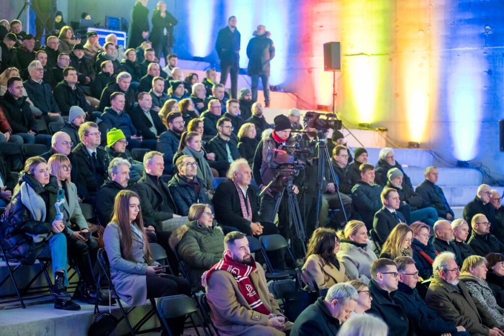 Zawieszenie wiechy na budowie Akademii Muzycznej, fot. Tomasz Czachorowski