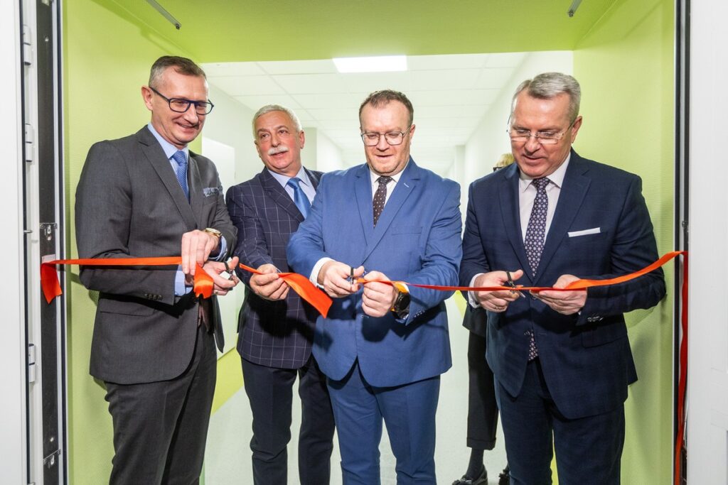 Otwarcie Zakładu Opiekuńczo-Leczniczego w Strzelnie fot. Szymon Zdzieblo/tarantoga.pl dla UMWKP