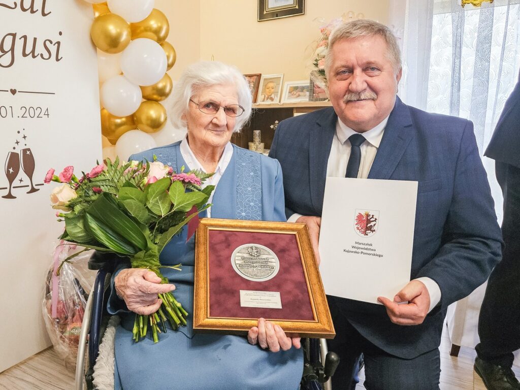 Unitas Durat dla pani Bogumiły Skowrońskiej, fot. Szymon Zdziebło/tarantoga.pl dla UMWKP