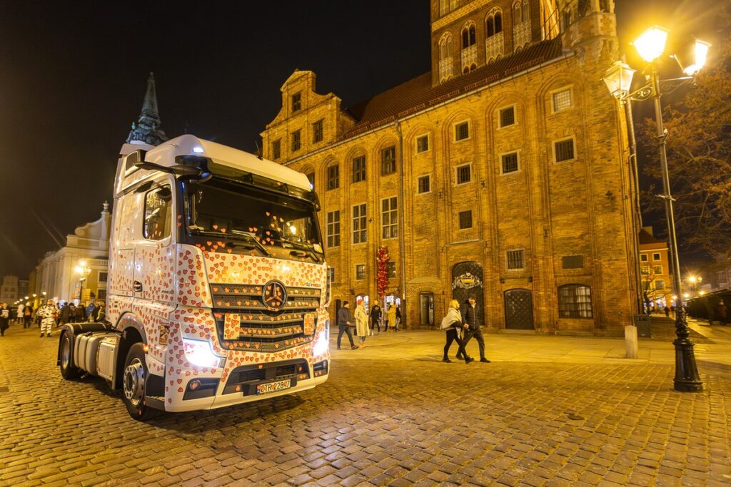 Finał WOŚP w Toruniu, fot. Szymon Zdzieblo/tarantoga.pl dla UMWKP