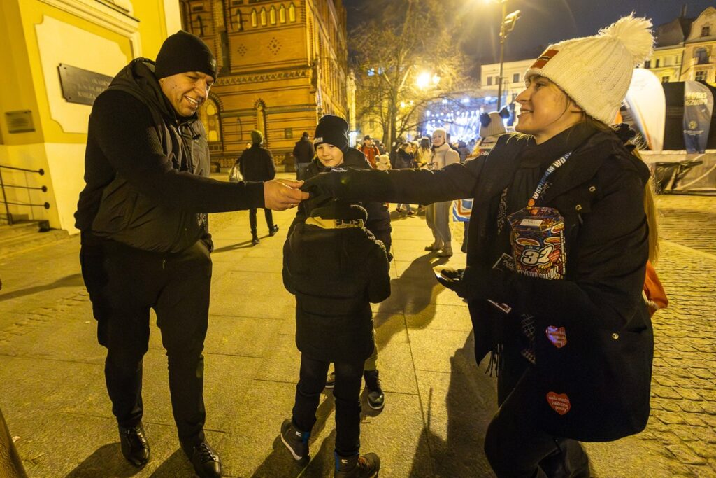 Finał WOŚP w Toruniu, fot. Szymon Zdzieblo/tarantoga.pl dla UMWKP