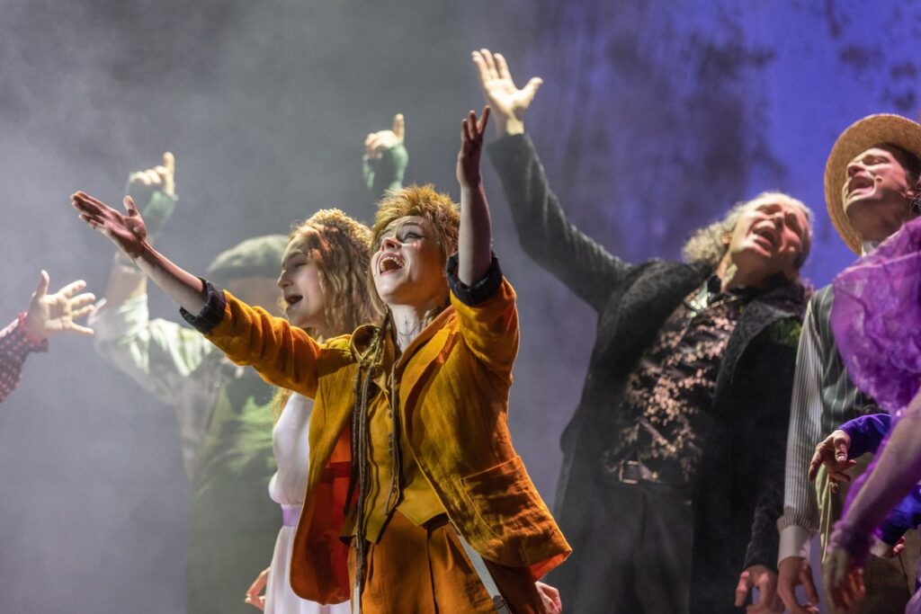 „Tajemniczy ogród” w Teatrze im. Wilama Horzycy fot. Mikołaj Kuras dla UMWKP