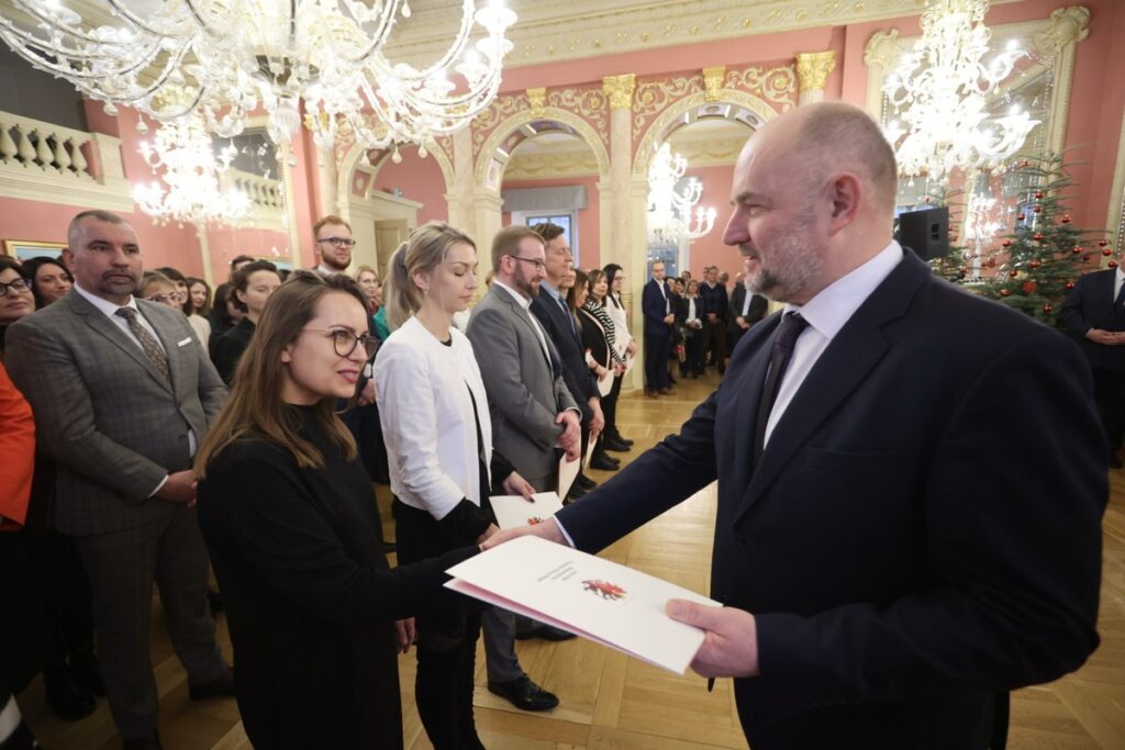 Awanse urzędników, fot. Mikołaj Kuras dla UMWKP