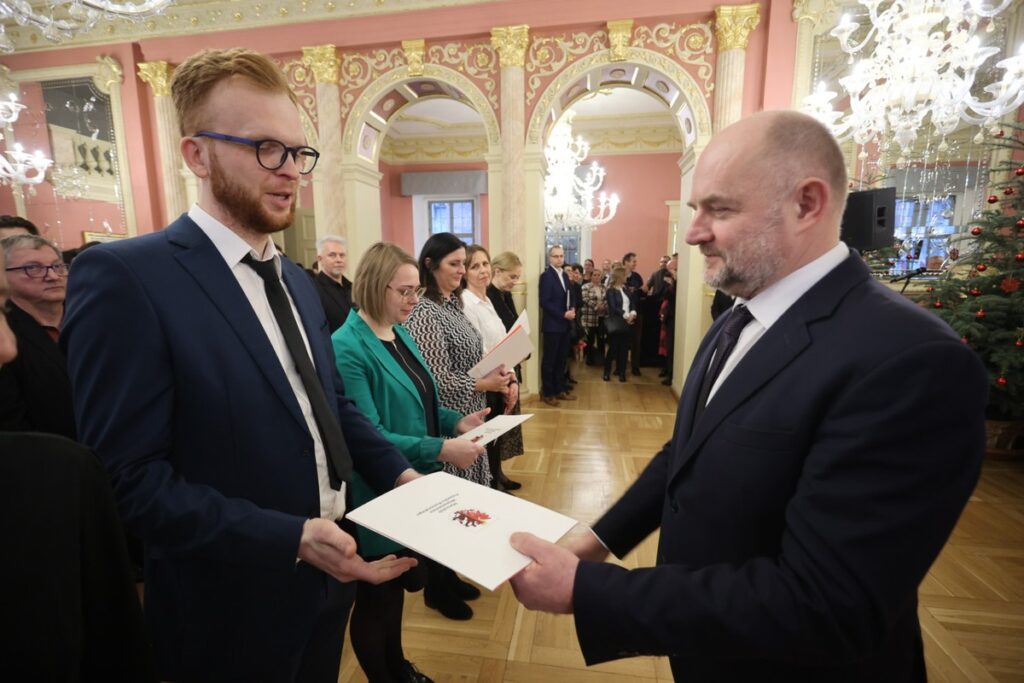 Awanse urzędników, fot. Mikołaj Kuras dla UMWKP