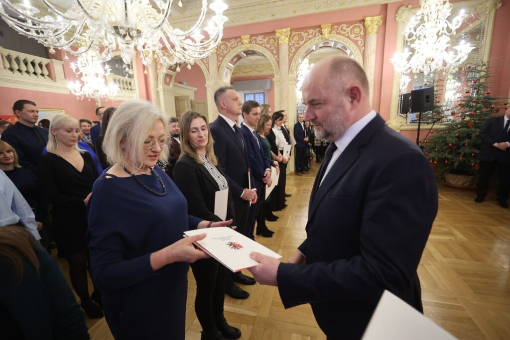 Awanse urzędników, fot. Mikołaj Kuras dla UMWKP