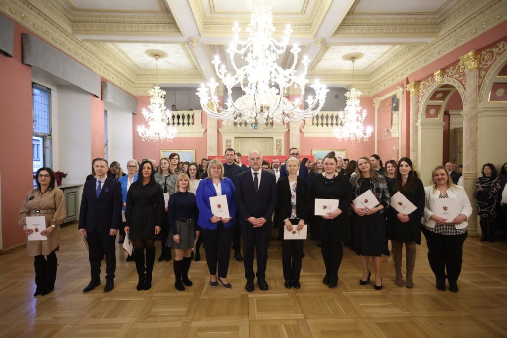 Awanse urzędników, fot. Mikołaj Kuras dla UMWKP