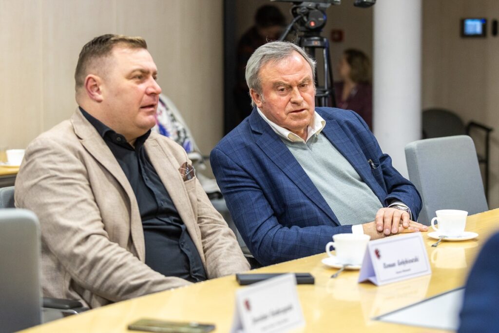 Podpisanie umowy na modernizację DW 269, fot. Szymon Zdziebło/tarantoga.pl dla UMWKP